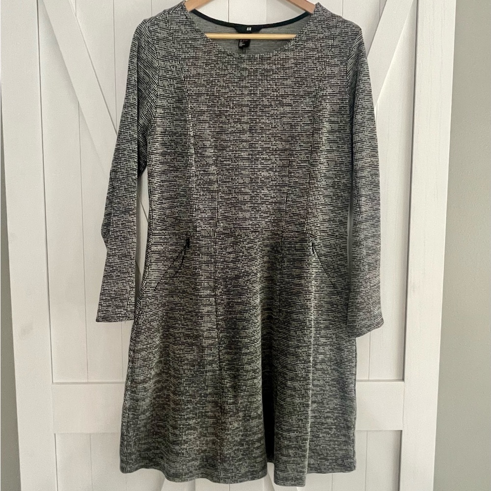 H & M dress with zipper pockets black and white